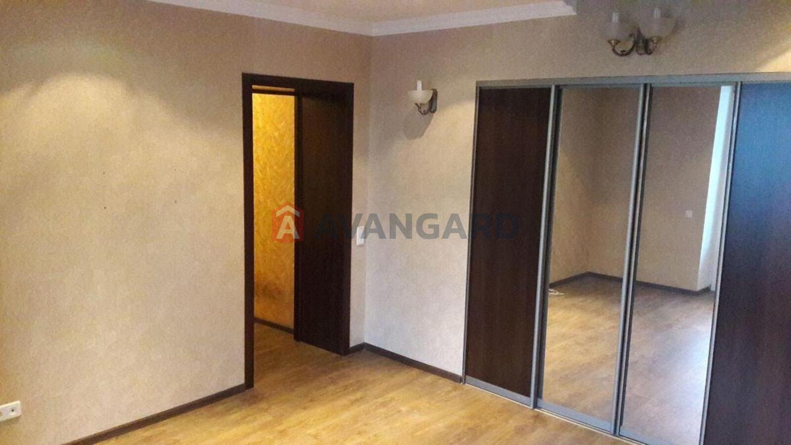 2 ��. ��������, 83/64/19 ��. �., 9/13 ������ ���� 1