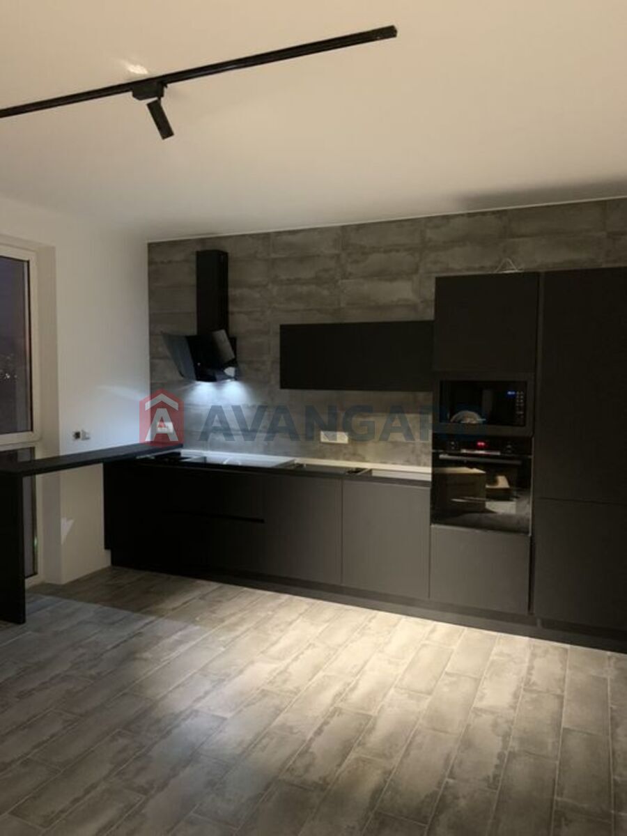 3 ��. ��������, 102/-/25 ��. �., 8/24 ������ ���� 7