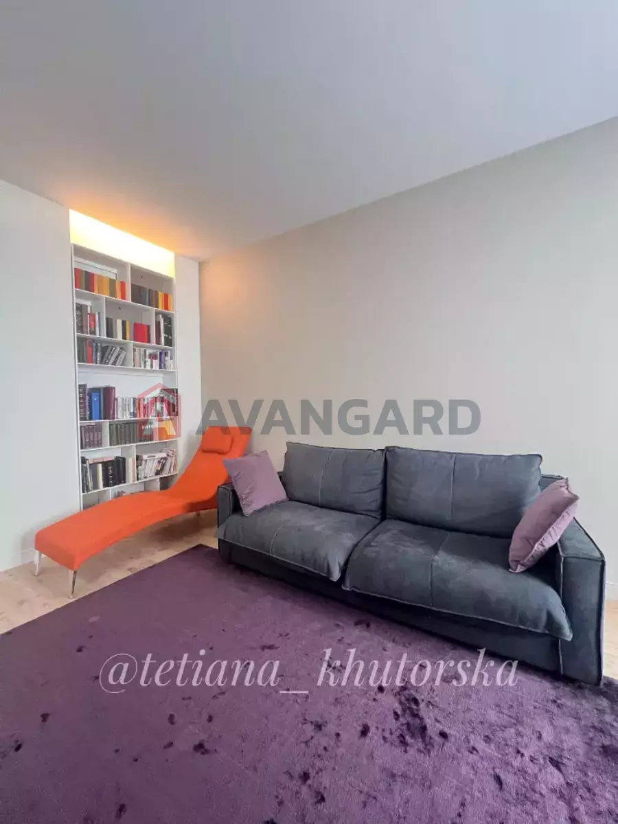 5 ��. ��������, 300/-/- ��. �., 8/22 ������ ���� 21