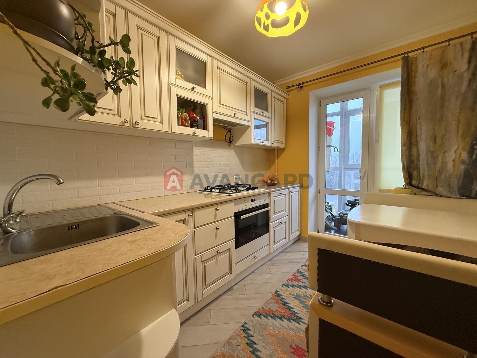 2 ��. ��������, 55/40/8 ��. �., 9/10 ������ ���� 5