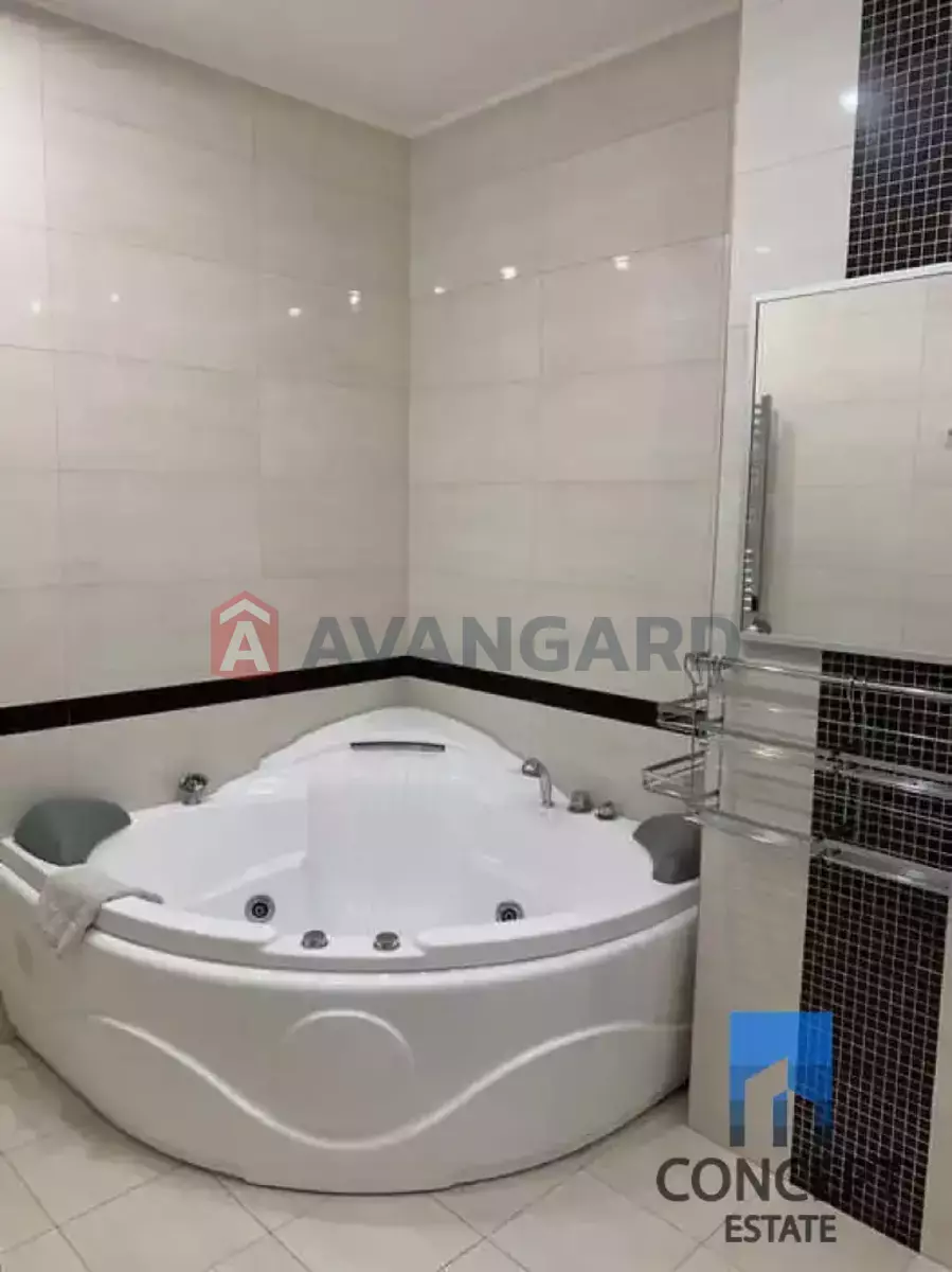 4 ��. ��������, 129/-/- ��. �., 5/10 ������ ���� 5