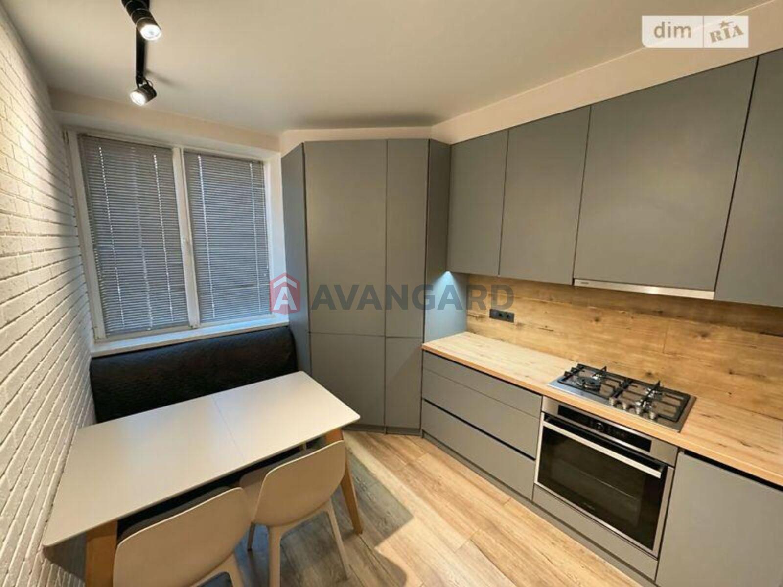 2 ��. ��������, 51/-/12 ��. �., 5/10 ������ ���� 18