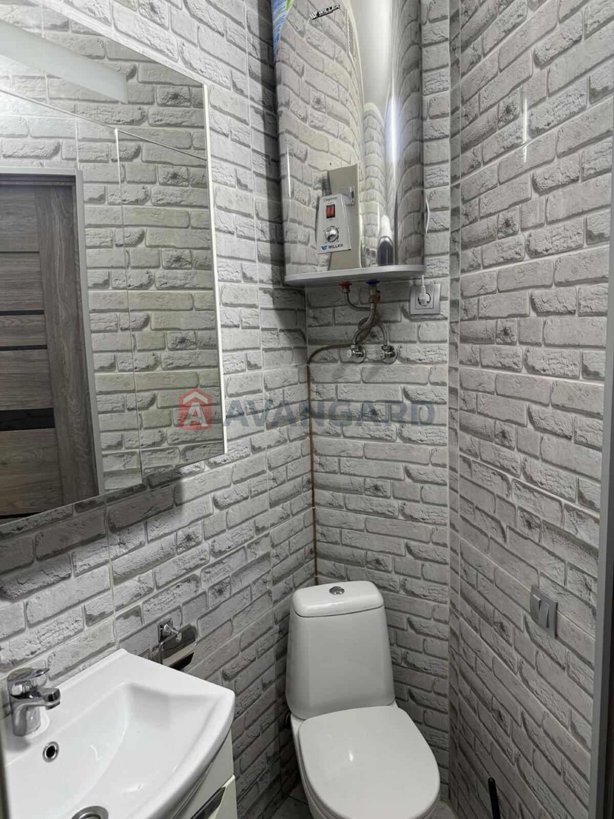 1 ��. ��������, 22/18/3 ��. �., 2/4 ������ ���� 5