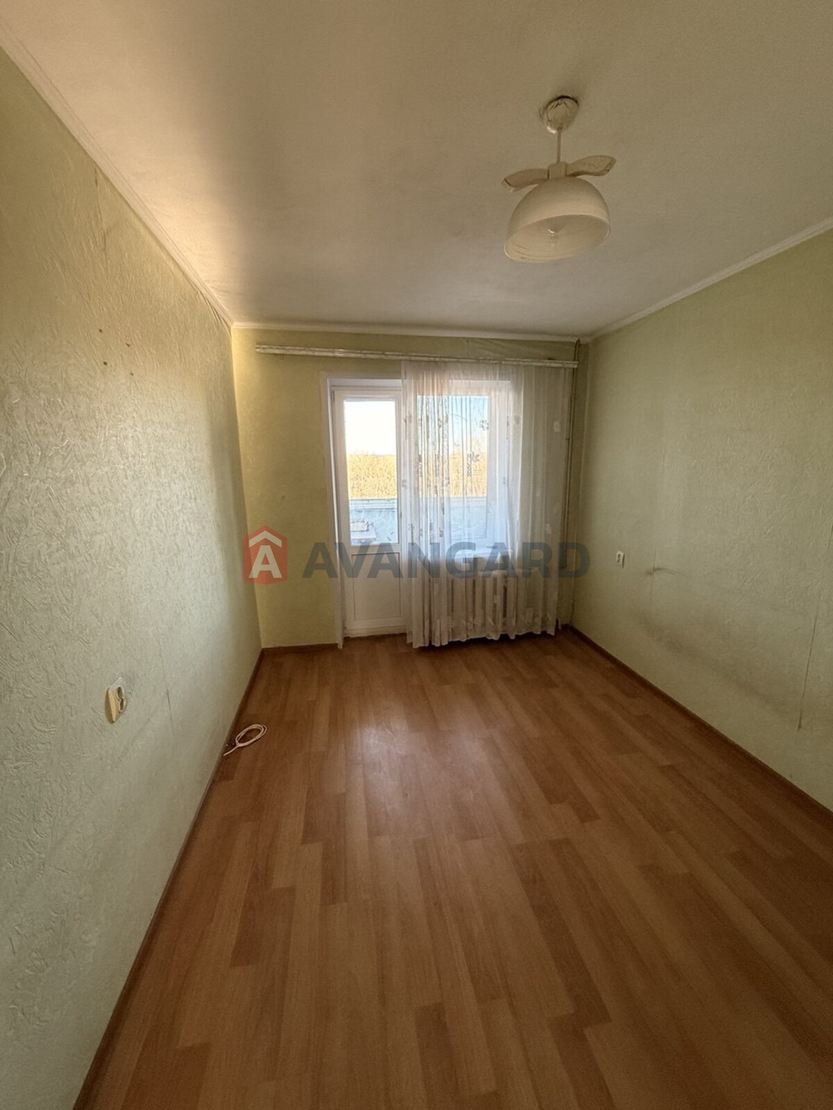 3 ��. ��������, 65/-/8 ��. �., 7/9 ������ ���� 10