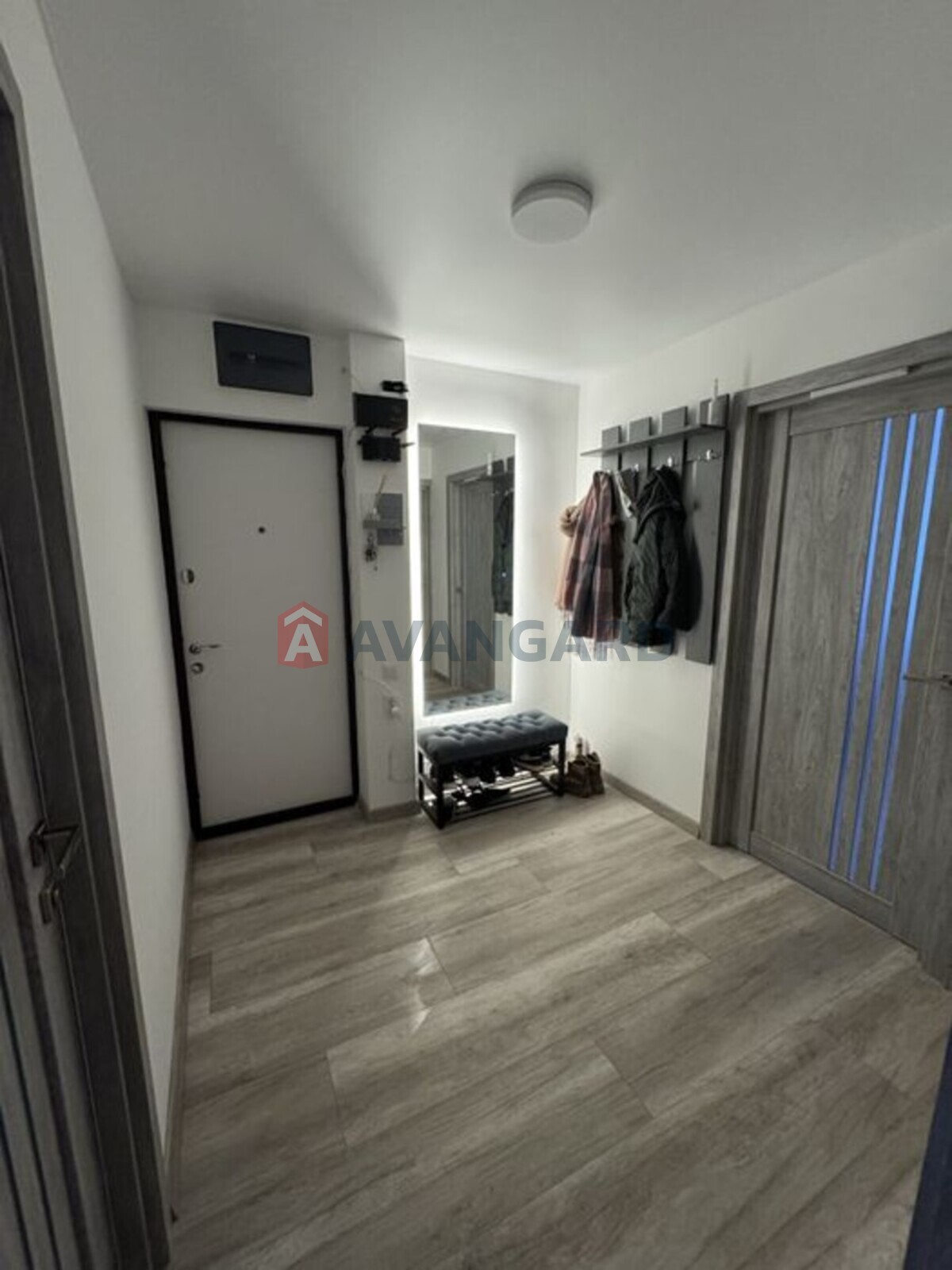 3 ��. ��������, 61/-/6 ��. �., 5/5 ������ ���� 4