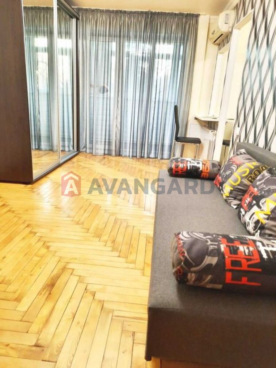 2 ��. ��������, 42/-/6 ��. �., 3/5 ������ ���� 8