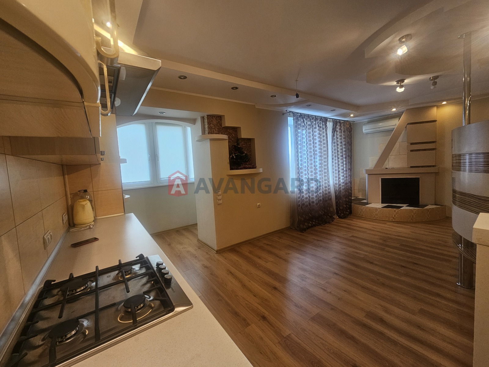 3 ��. ��������, 99/42/34 ��. �., 8/9 ������ ���� 23