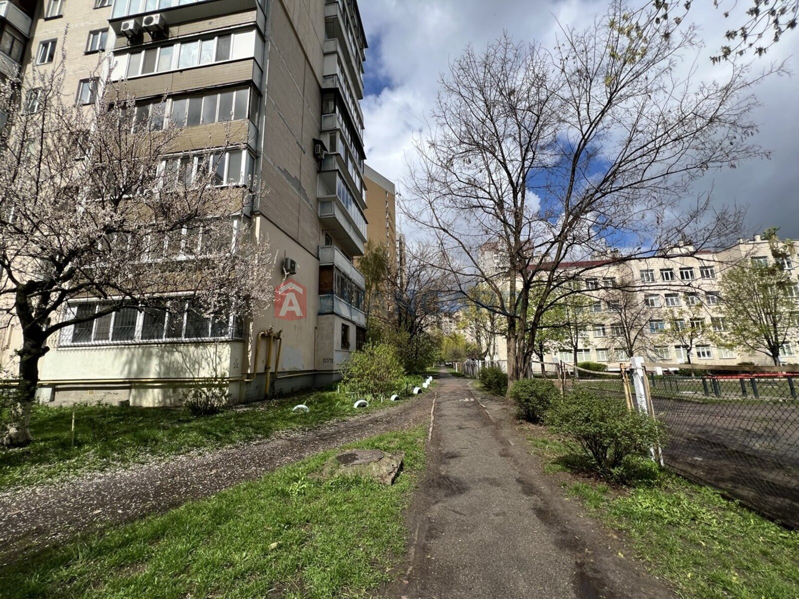 2 ����. ��������, 51.7/30.9/8 ��. �., 10/10 ���� ���� 18