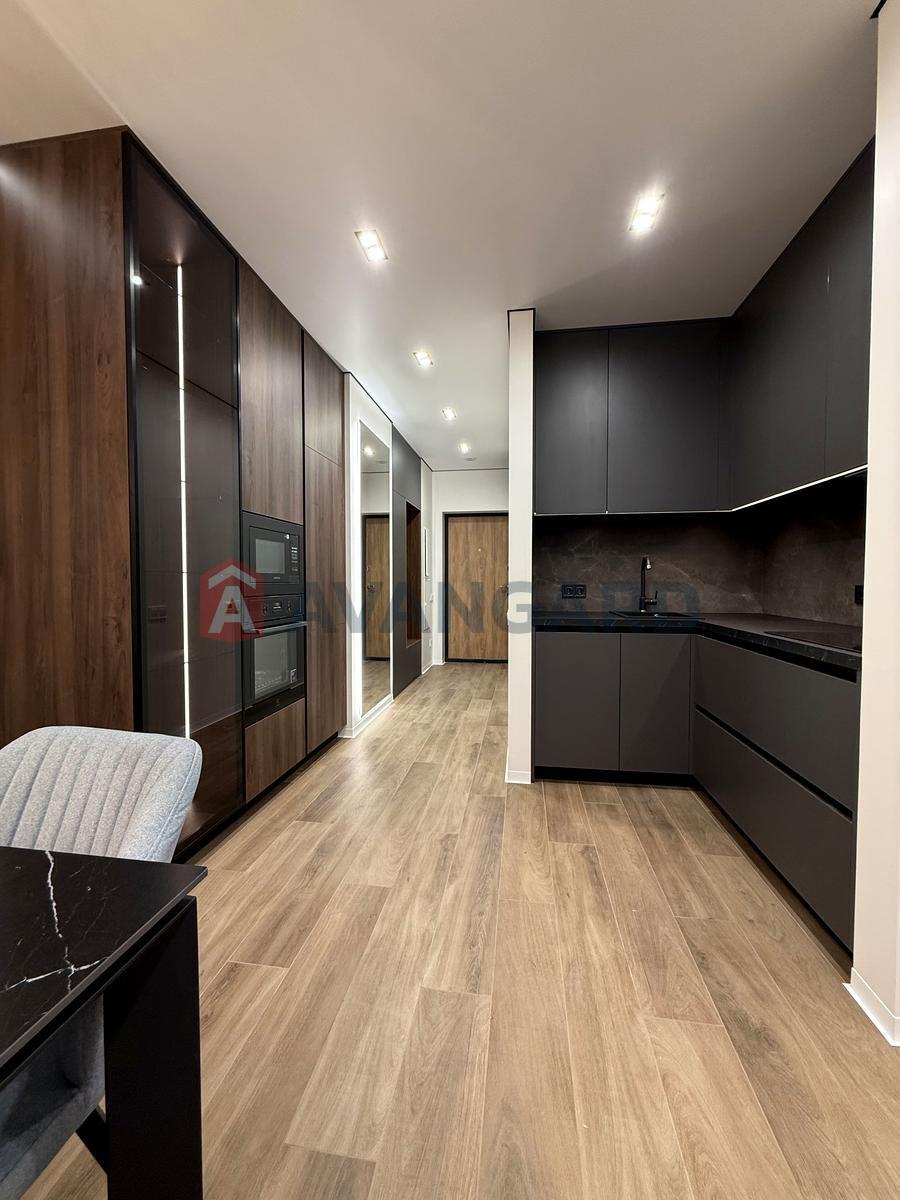 3 ��. ��������, 76.7 / 35 / 23 ��. �., 11/25 ������ ���� 4