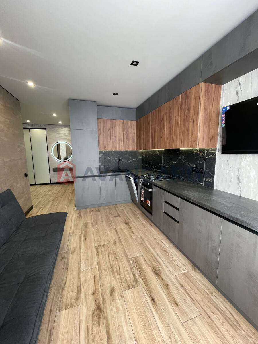 2 ��. ��������, 50/-/18 ��. �., 7/10 ������ ���� 9