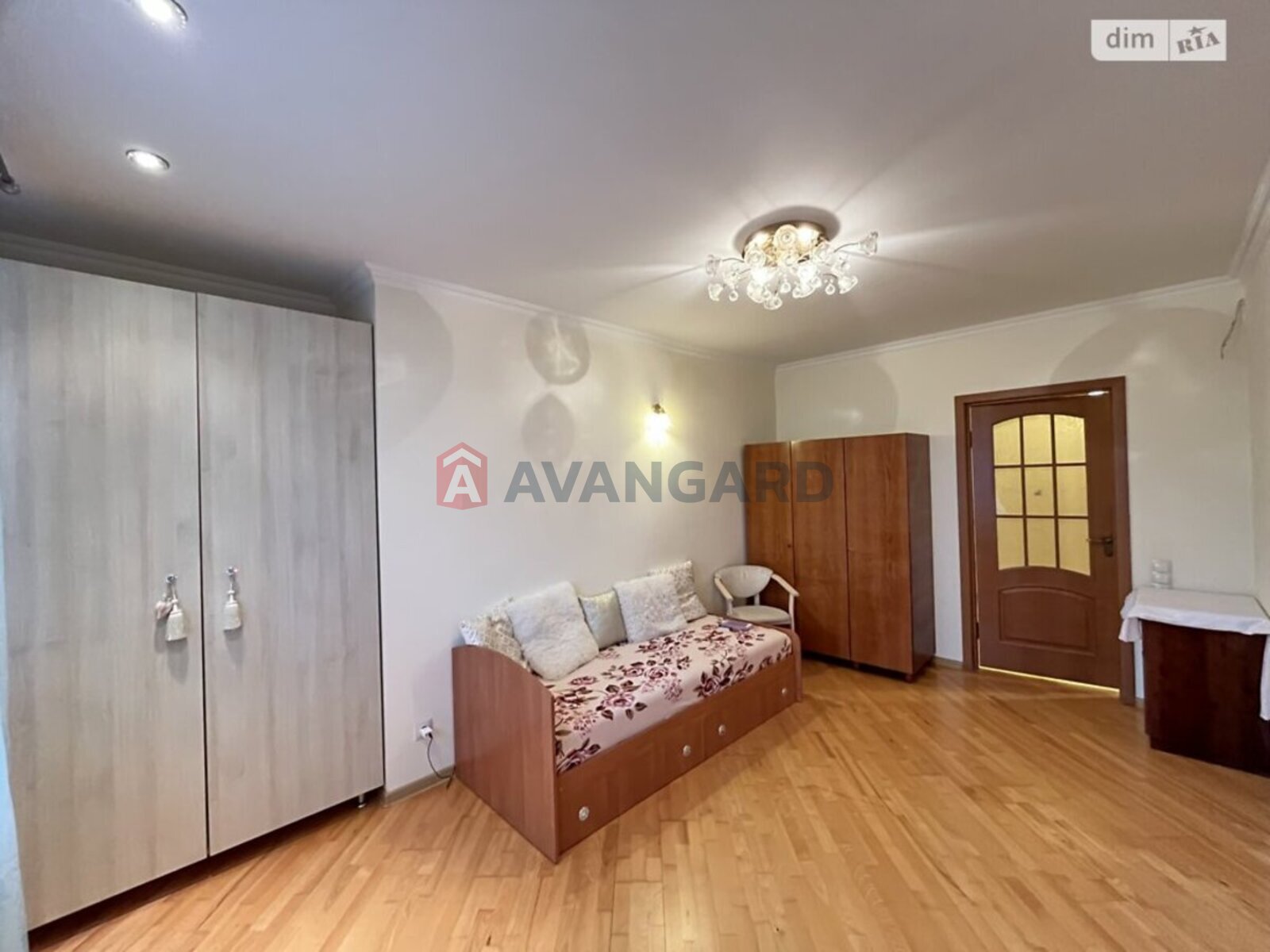 1 ��. ��������, 178/55/10 ��. �., 9/10 ������ ���� 5