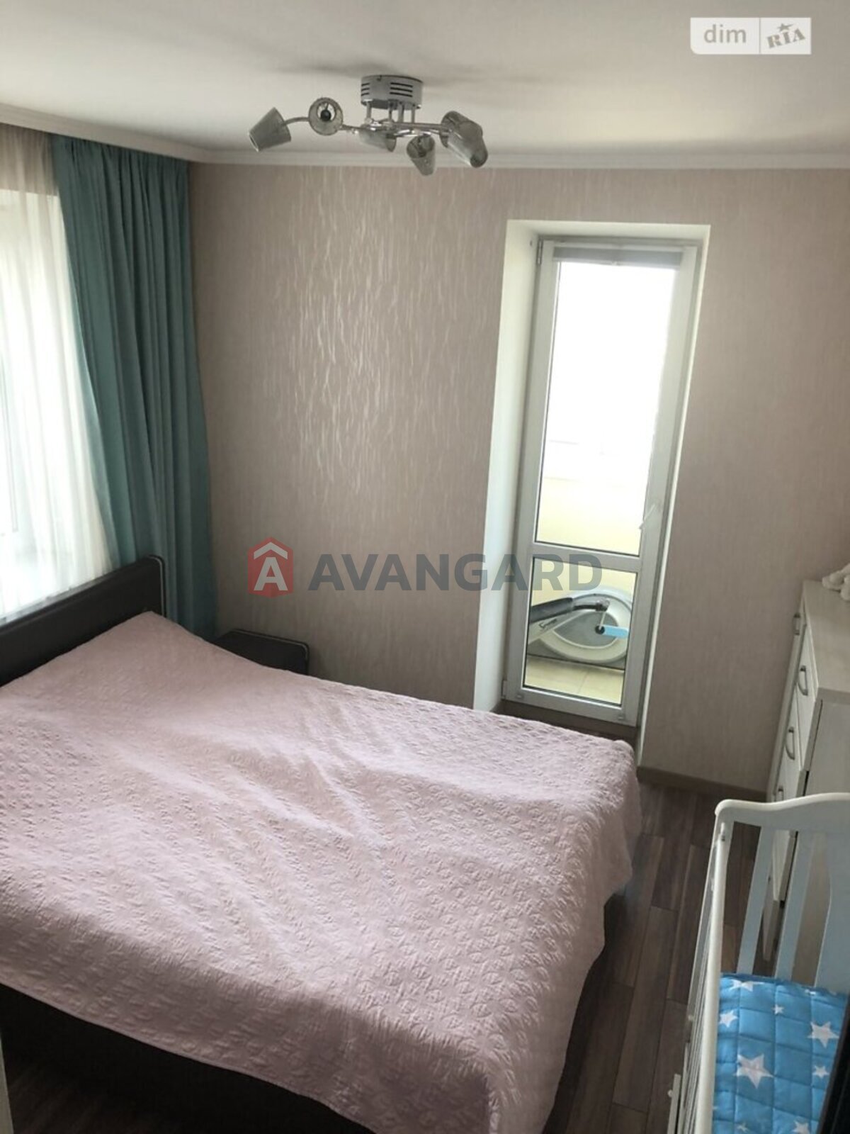 3 ��. ��������, 68/40/8 ��. �., 12/14 ������ ���� 6