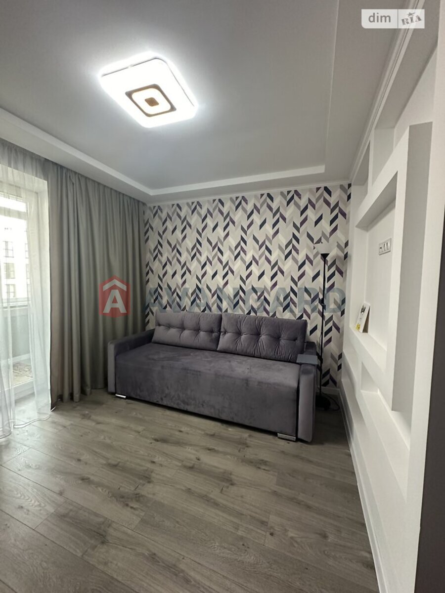 3 ��. ��������, 103/56/13 ��. �., 8/9 ������ ���� 20