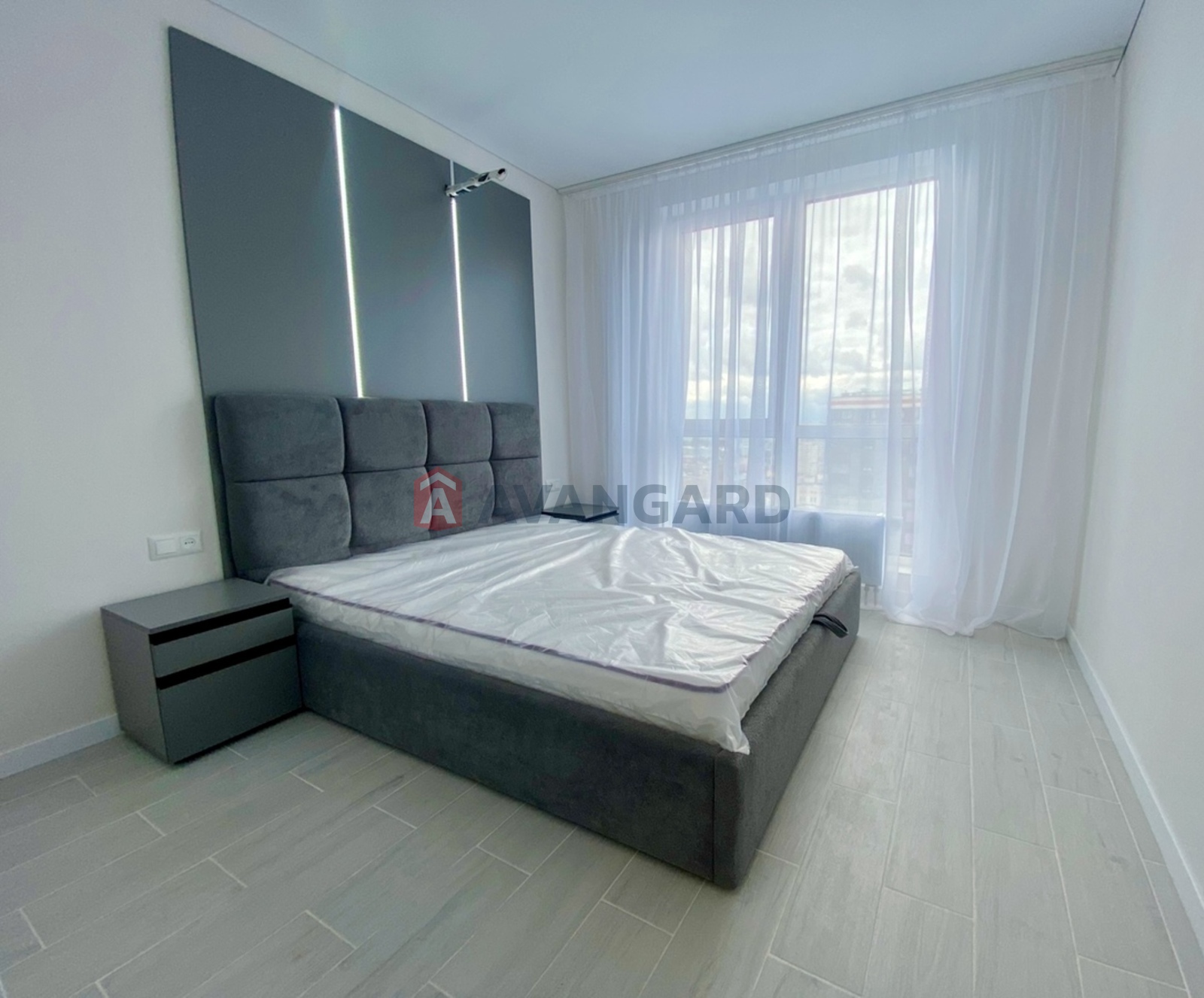 1 ��. ��������, 44/14/20 ��. �., 24/26 ������ ���� 5