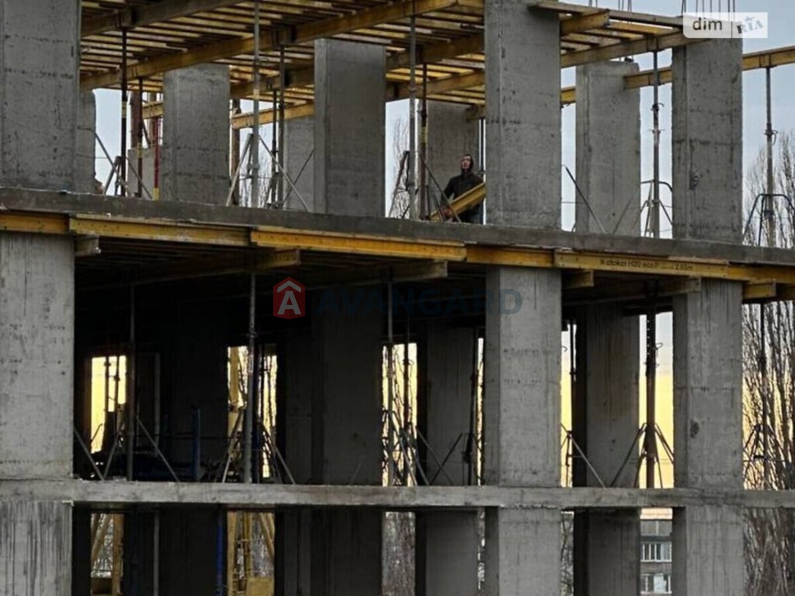 4 ��. ��������, 133/-/- ��. �., 9/10 ������ ���� 10