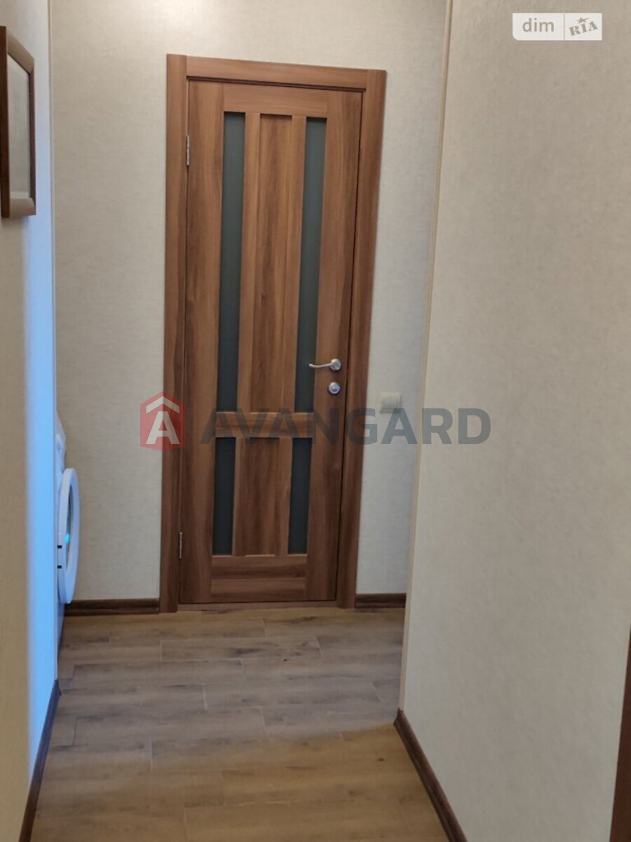 1 ��. ��������, 42/18/10 ��. �., 11/16 ������ ���� 7