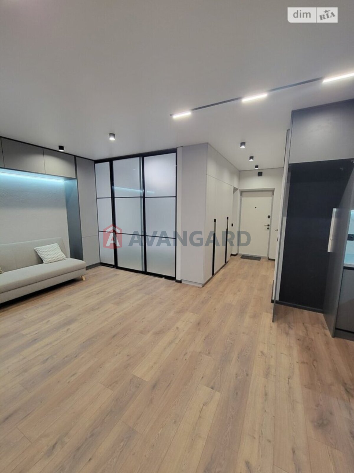 1 ��. ��������, 48/17/22 ��. �., 10/10 ������ ���� 6