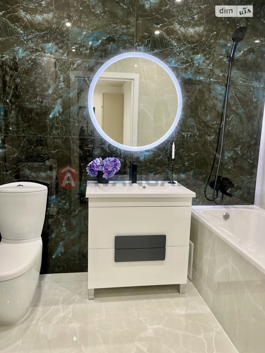 2 ��. ��������, 70/29/23 ��. �., 7/8 ������ ���� 10