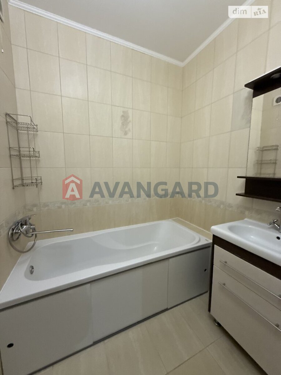 2 ����. ��������, 76/-/- ��. �., 8/11 ���� ���� 5