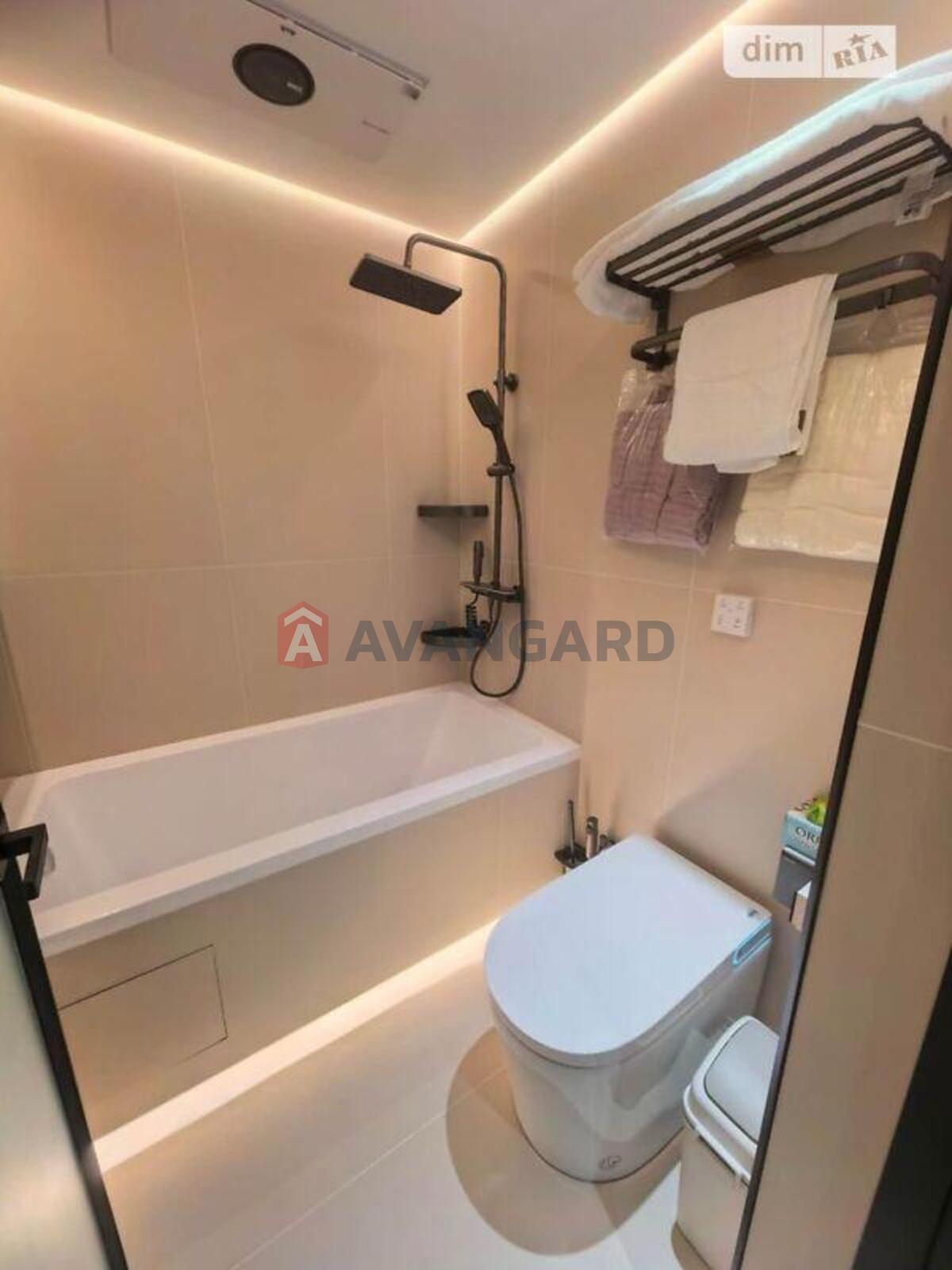 4 ��. ��������, 136/-/16 ��. �., 10/11 ������ ���� 21