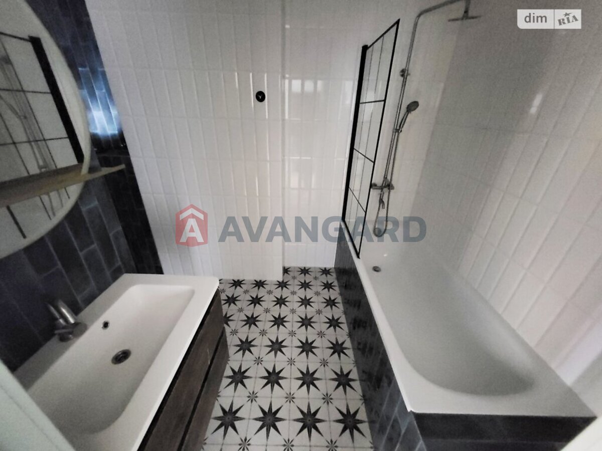 3 ����. ��������, 82/43/12 ��. �., 7/7 ���� ���� 20