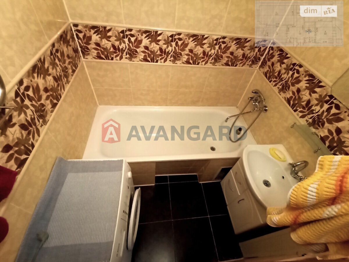 3 ��. ��������, 66/40/8 ��. �., 1/5 ������ ���� 17