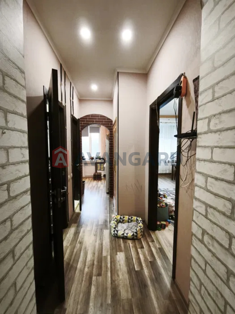 4 ��. ��������, 95/-/9 ��. �., 3/5 ������ ���� 13