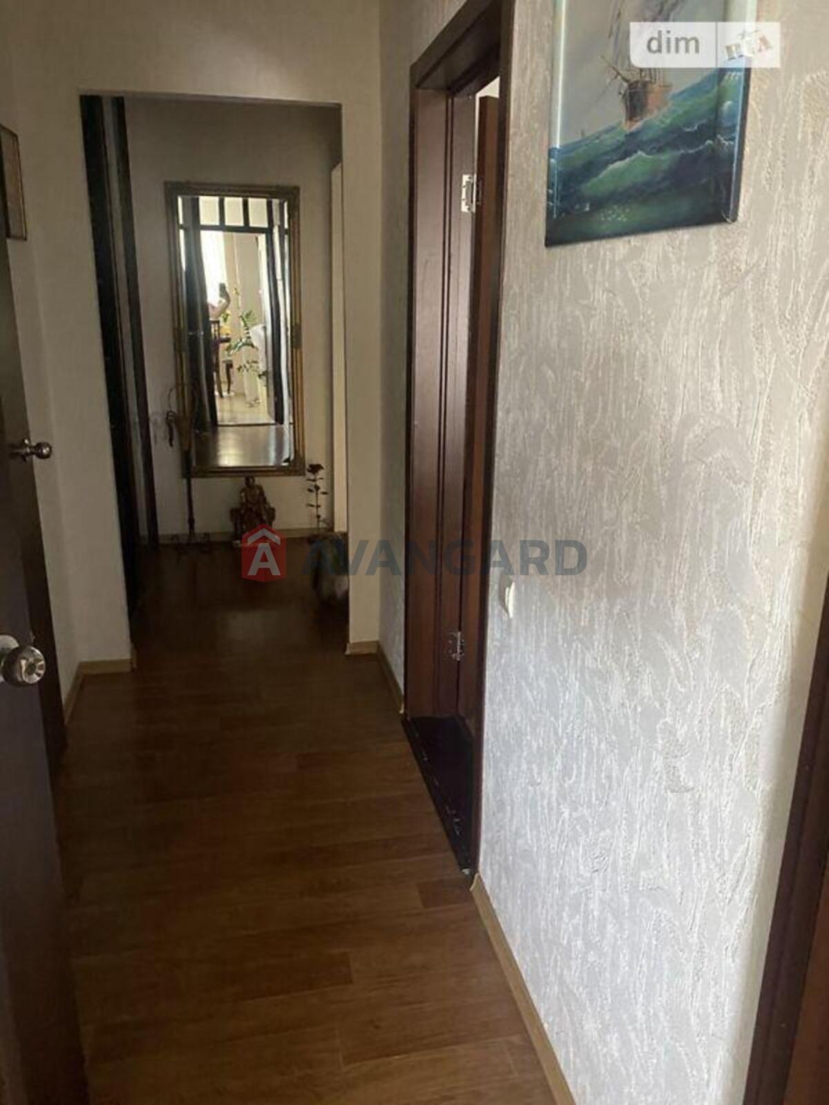 3 ��. ��������, 78/40/8 ��. �., 9/10 ������ ���� 15