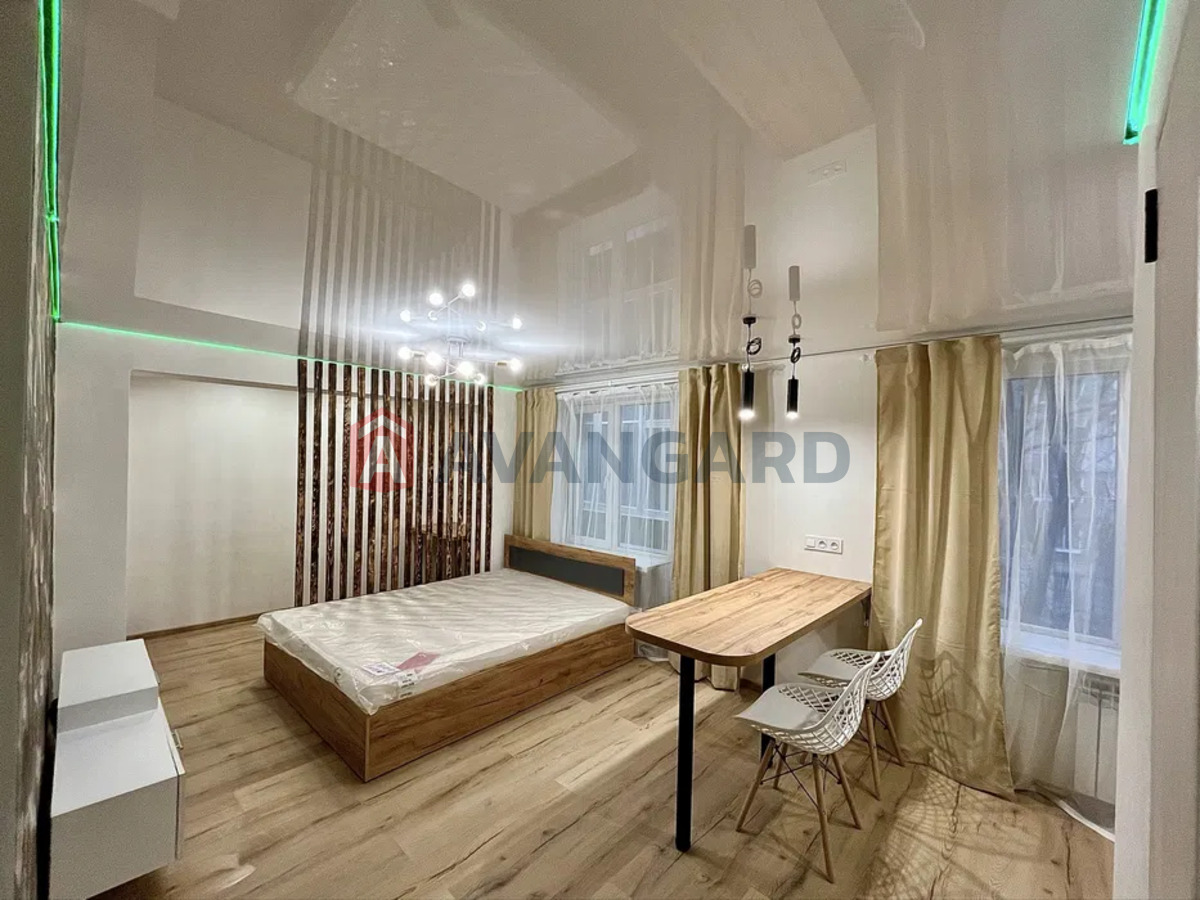 1 ��. ��������, 28/-/5 ��. �., 5/5 ������ ���� 1