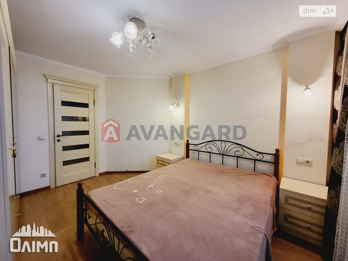 3 ��. ��������, 81/45/15 ��. �., 11/11 ������ ���� 20