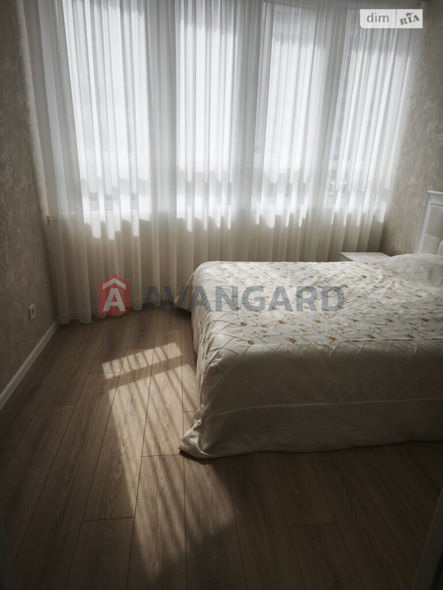 2 ��. ��������, 68/36/21 ��. �., 1/8 ������ ���� 13