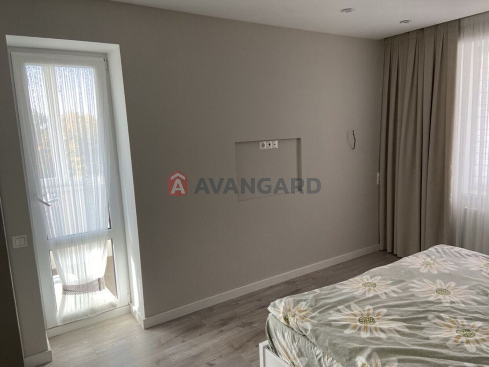 3 ��. ��������, 92/-/11 ��. �., 6/10 ������ ���� 4