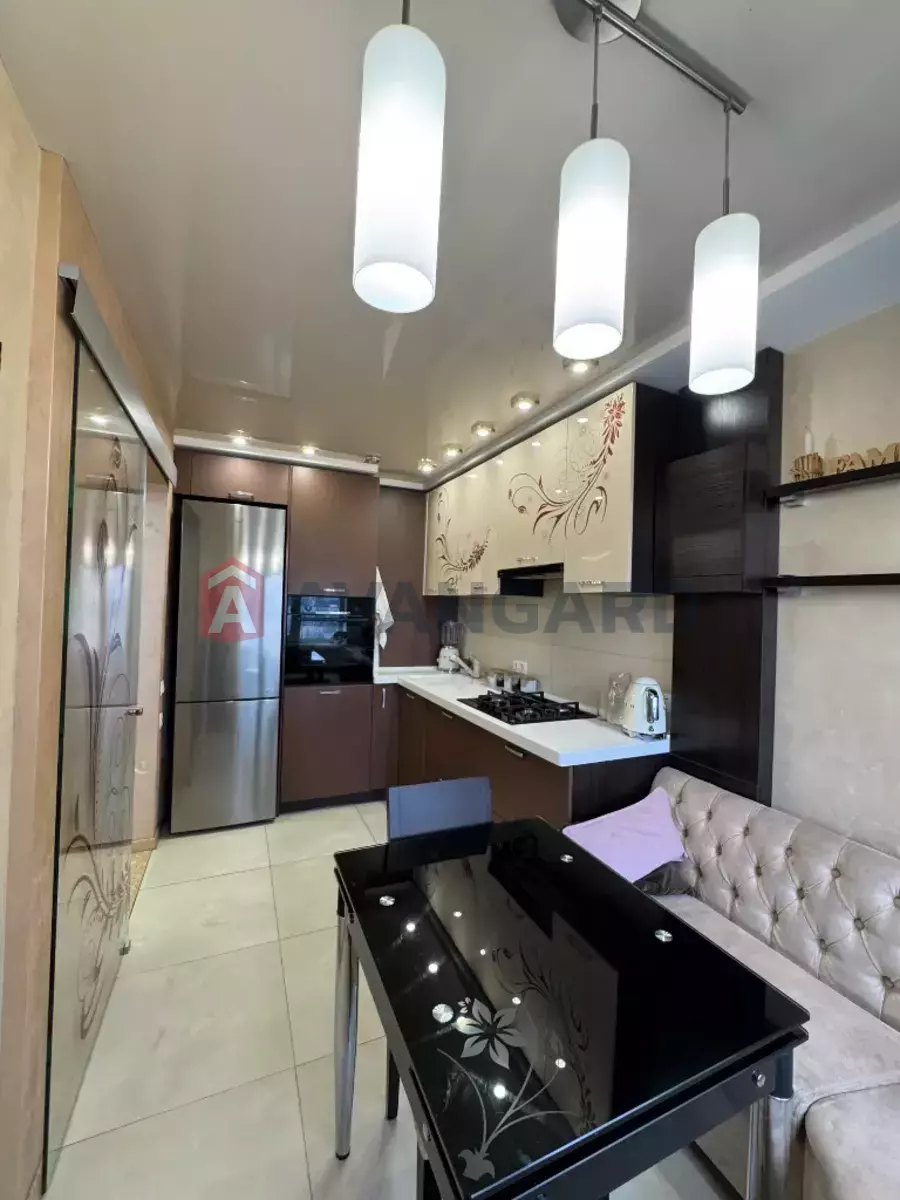 4 ��. ��������, 104/-/- ��. �., 7/9 ������ ���� 7