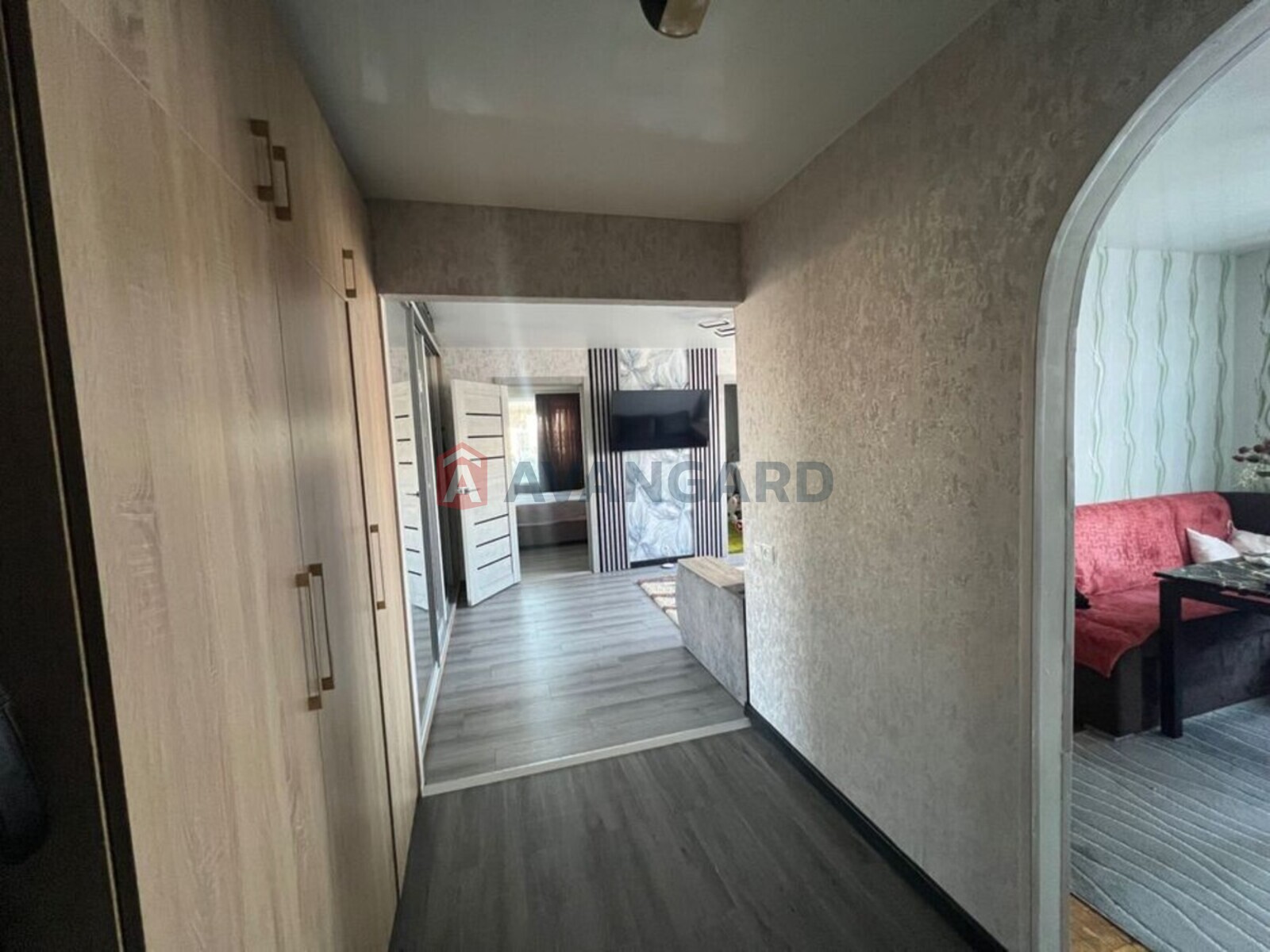 4 ��. ��������, 64/-/14 ��. �., 5/5 ������ ���� 5