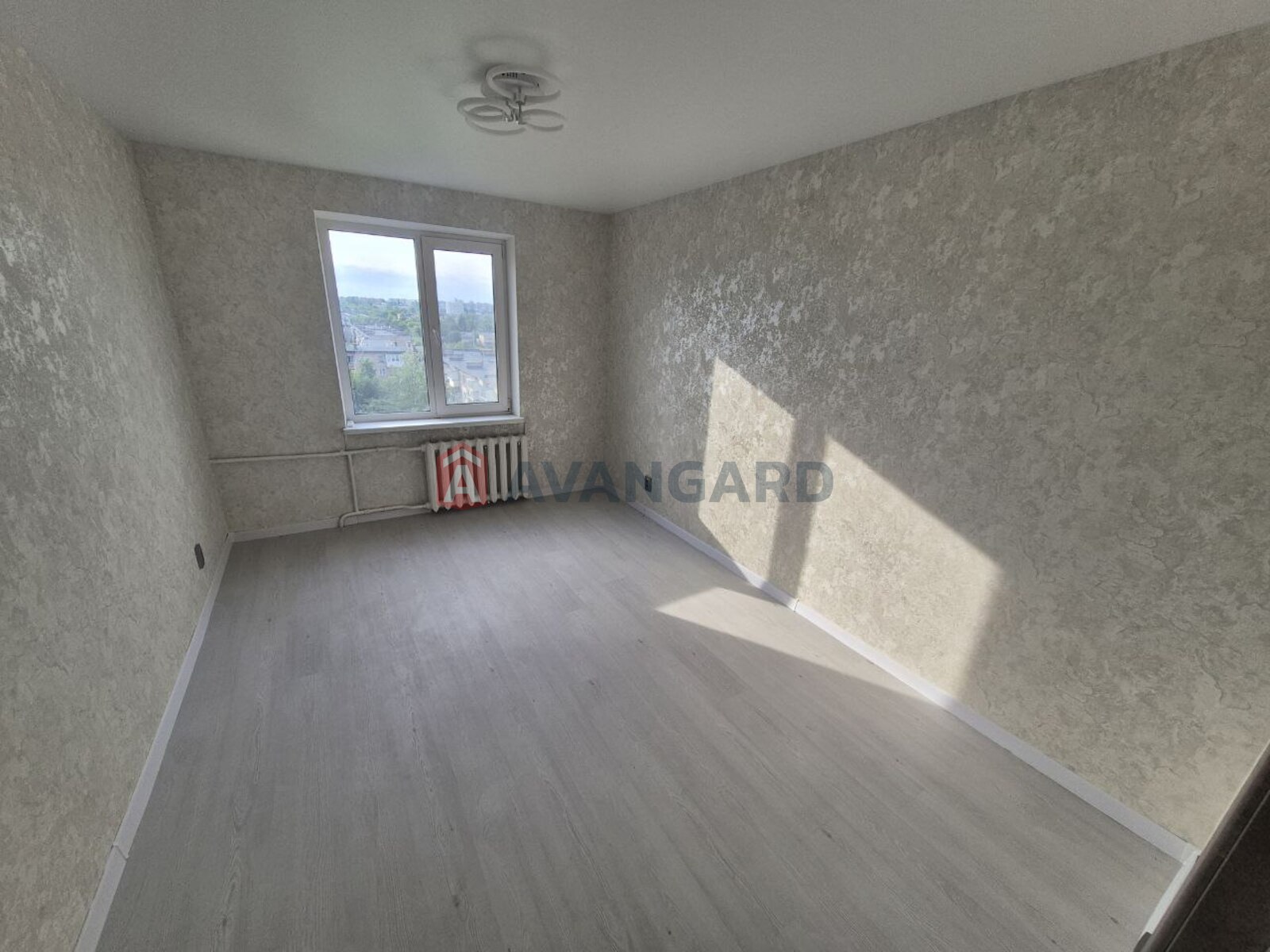 3 ��. ��������, 68/-/8 ��. �., 9/9 ������ ���� 10