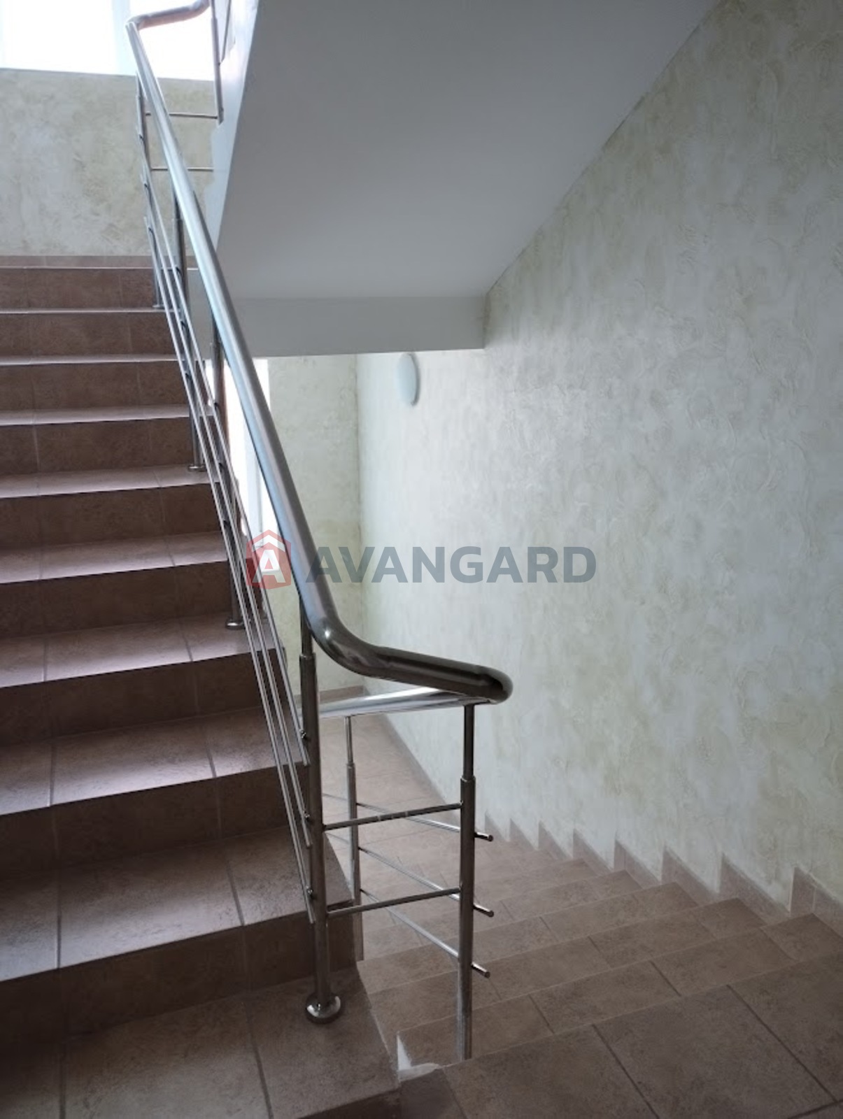 3 ��. ��������, 121/40/68 ��. �., 4/12 ������ ���� 17