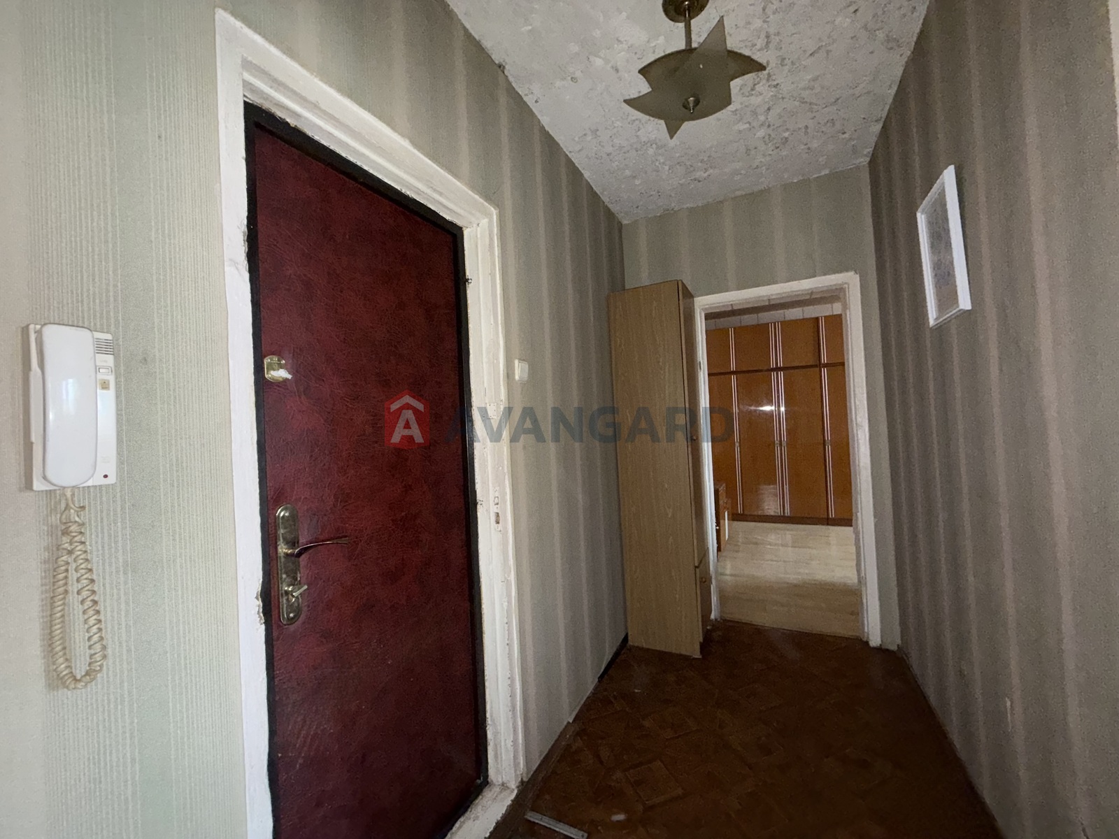 2 ��. ��������, 51.7/30.9/8 ��. �., 10/10 ������ ���� 9