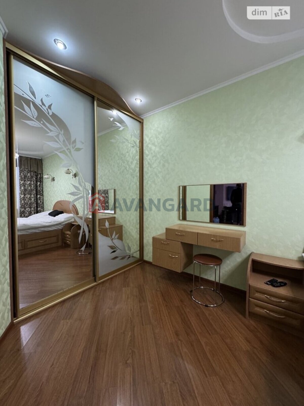 3 ��. ��������, 89/-/13 ��. �., 8/9 ������ ���� 20