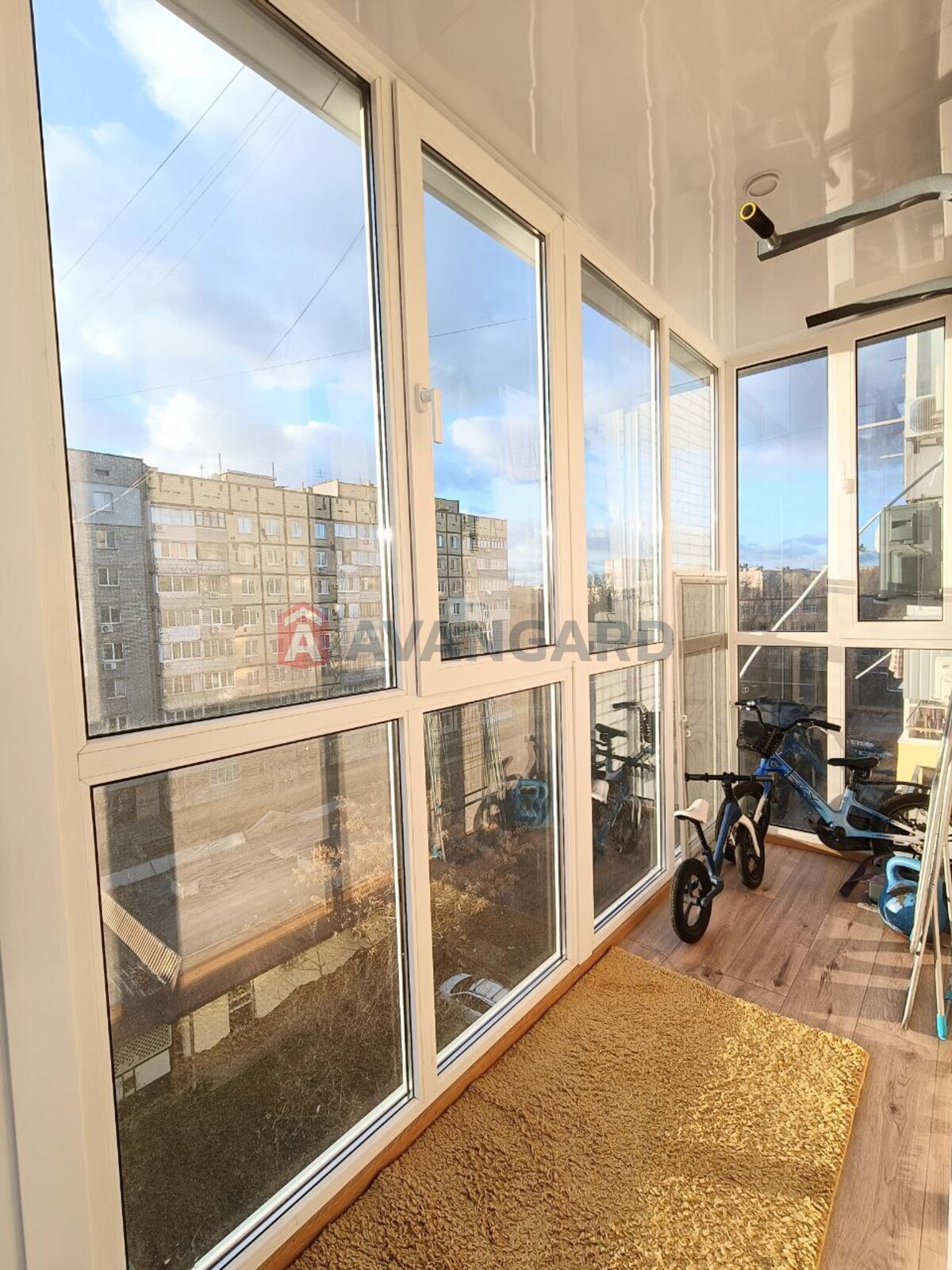 3 ����. ��������, 70/38/8 ��. �., 6/9 ���� ���� 5