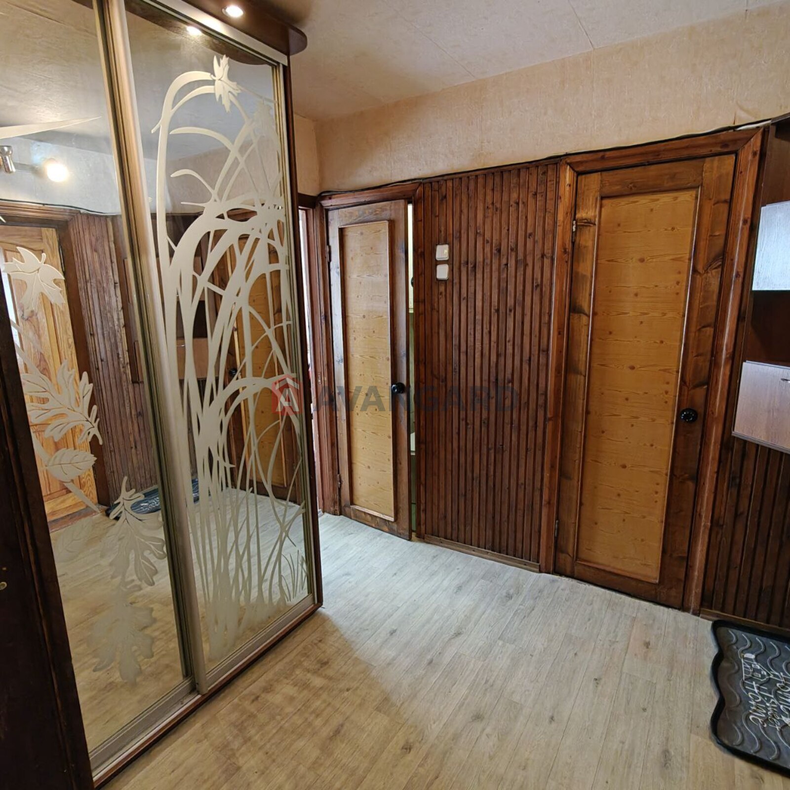 3 ��. ��������, 70/42/8 ��. �., 2/9 ������ ���� 15