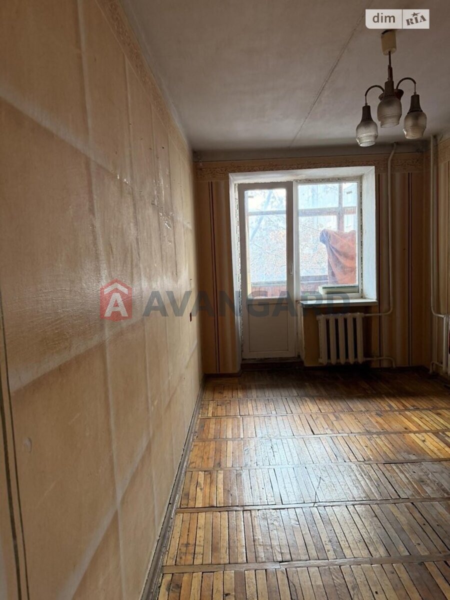 3 ��. ��������, 64/36/8 ��. �., 4/9 ������ ���� 2