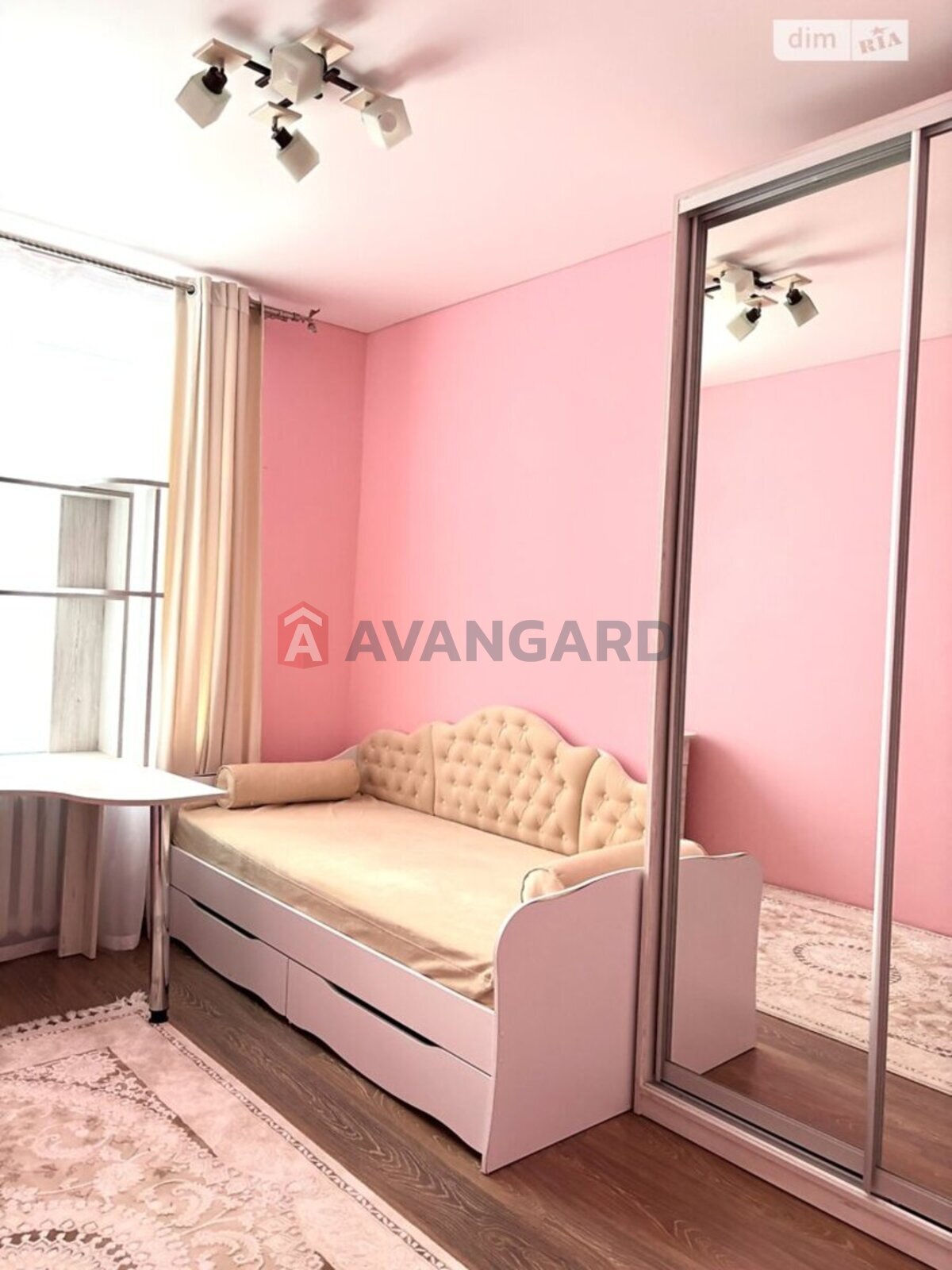 3 ��. ��������, 74/-/- ��. �., 2/4 ������ ���� 7