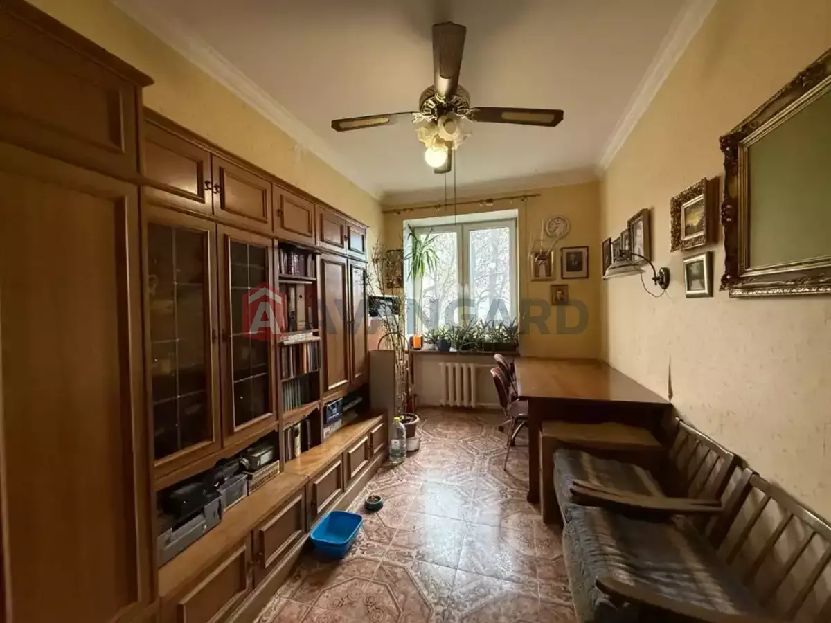 3 ��. ��������, 63/42/7 ��. �., 3/5 ������ ���� 12