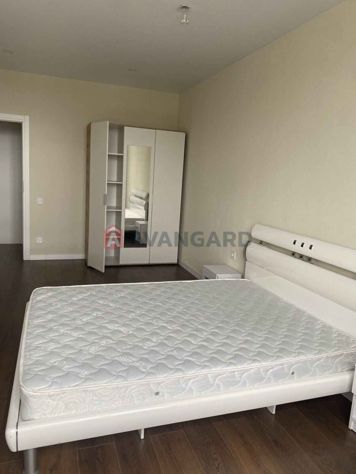 2 ��. ��������, 82/37/22 ��. �., 12/26 ������ ���� 7