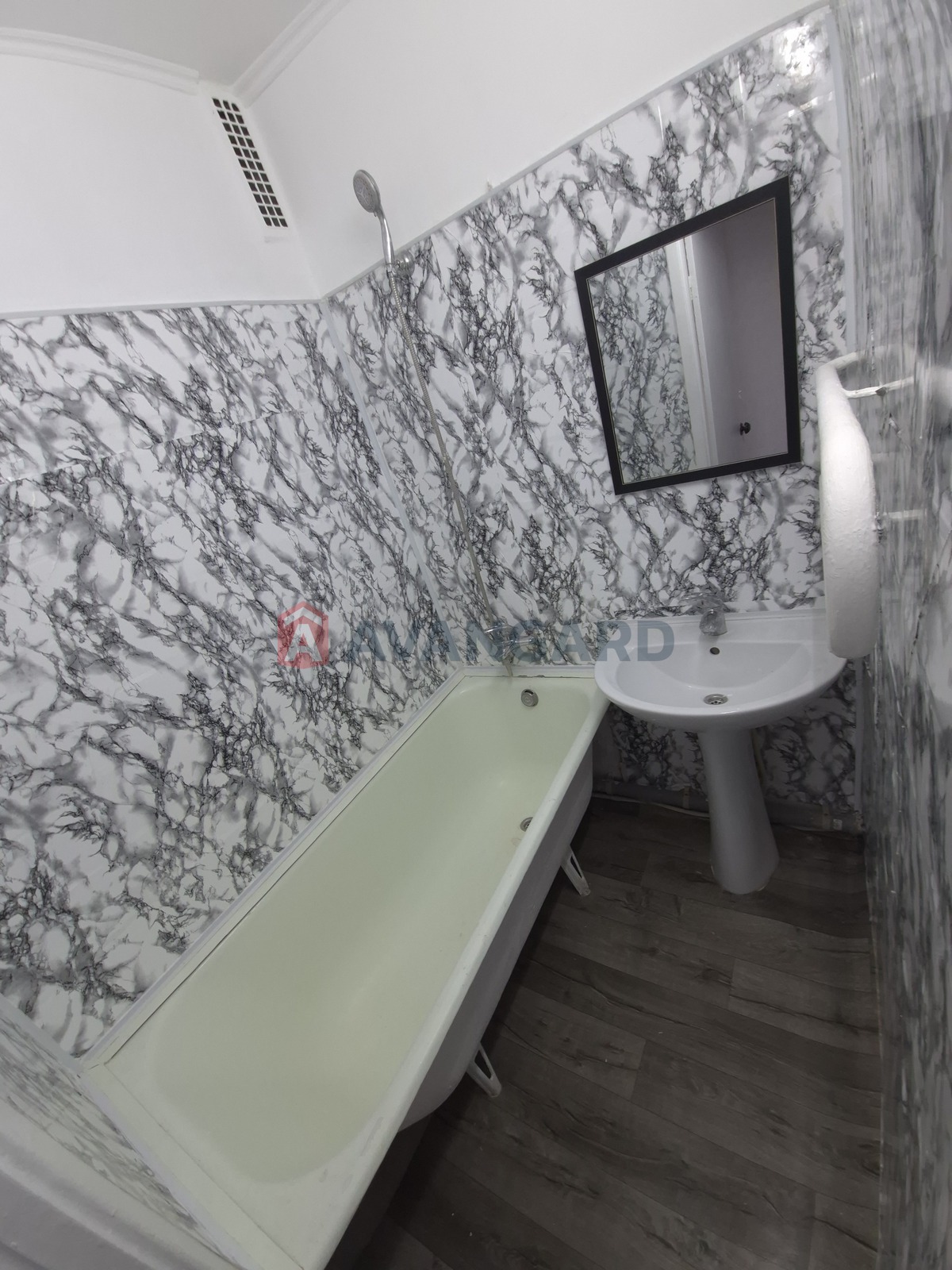 3 ����. ��������, 62/-/44 ��. �., 5/5 ���� ���� 18