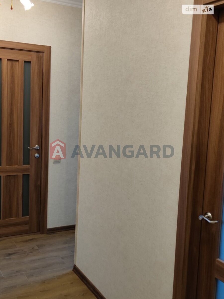 1 ��. ��������, 42/18/10 ��. �., 11/16 ������ ���� 8