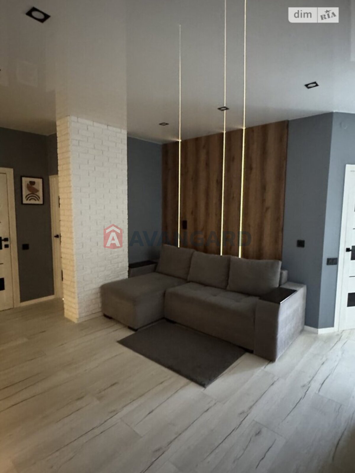 2 ��. ��������, 65/33/11 ��. �., 8/10 ������ ���� 20