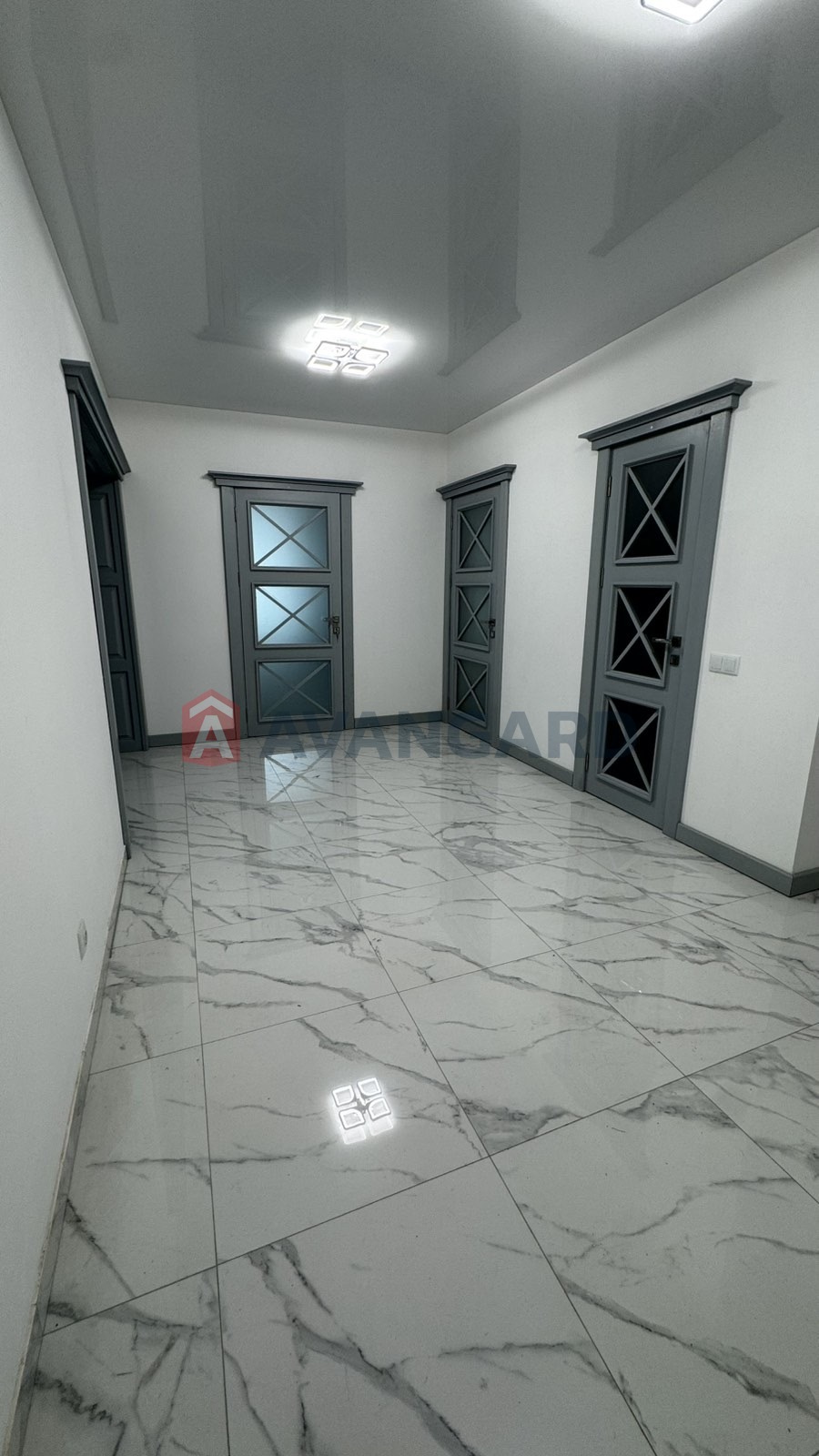 3 ����. ��������, 82,8/42,8/15,4 ��. �., 9/10 ���� ���� 11