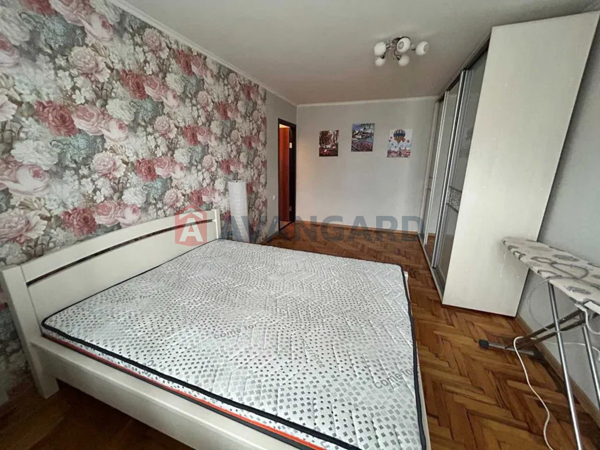 3 ����. ��������, 71/-/9 ��. �., 5/5 ���� ���� 5