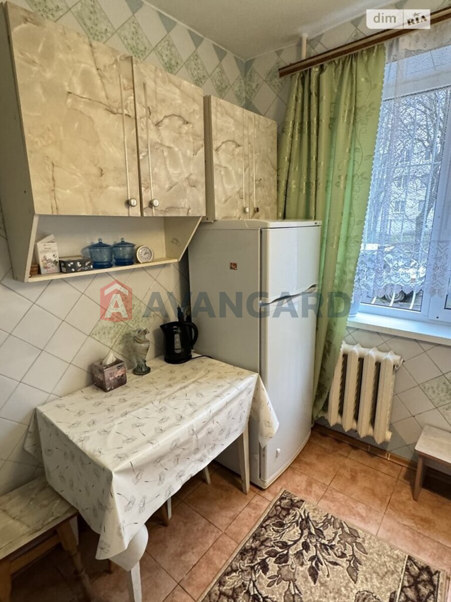 2 ����. ��������, 47/-/7 ��. �., 1/5 ���� ���� 28